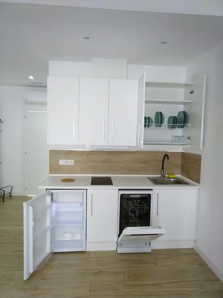 e7e274ea-24f3-41d4-95b1-de8dbde09e44